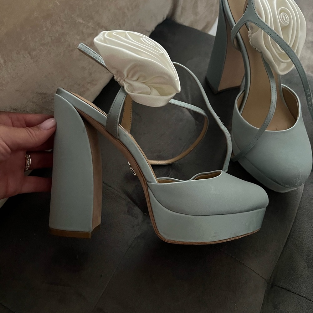 Badgley Mischka heels